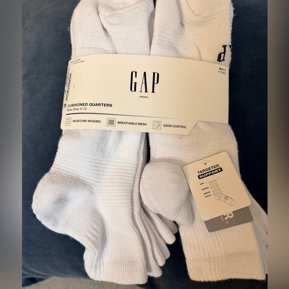 Gap White Men's cushioned Quarter Athletic Socks 6-12 New 6 Pairs